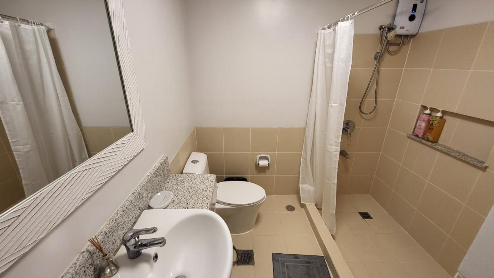 The Atherton- Spacious Modern Condo Unit In Paranaque Near The Airport, Makati, Bgc And Highways Paranaque City 外观 照片